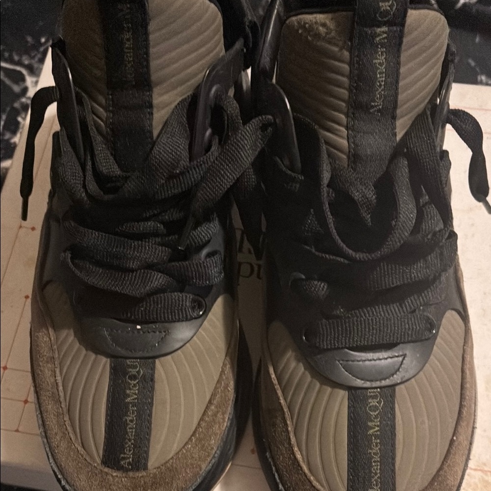 Alexander McQueen Men's Black and Brown Sneakers